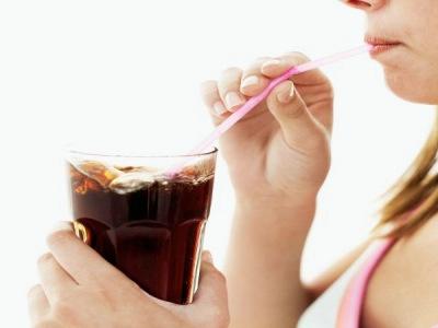 Gemar Minum Soft Drink? Duh, Intip Alasan-alasan Untuk Menghentikannya!