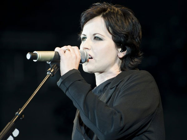 Vokalis Band The Cranberries, Dolores O'Riordan Meninggal Dunia!