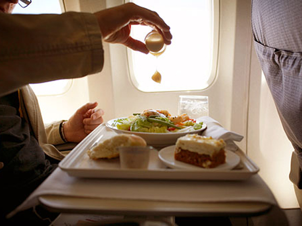 Simak Trik Agar Tetap Menikmati Makanan Enak di dalam Pesawat