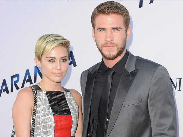 So Sweet, Miley Cyrus Pamer Foto Ciuman Pertama dengan Liam Hemsworth