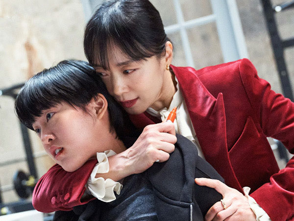 Review Film Kill Boksoon: Kehidupan Rahasia Ibu Tunggal yang Penuh Darah