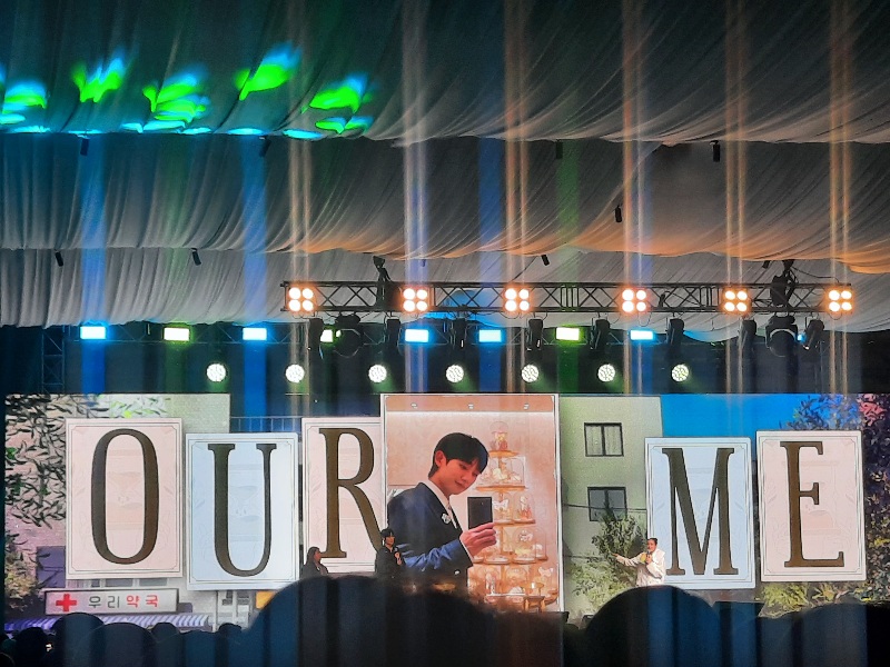 Jung Hae In Berikan Fan Service Juara di Fan Meeting 'OUR TIME IN JAKARTA', Sampai Disuapin Klepon!