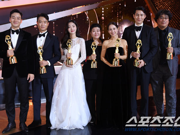 Didominasi 'Parasite', Inilah Pemenang 40th Blue Dragon Film Awards