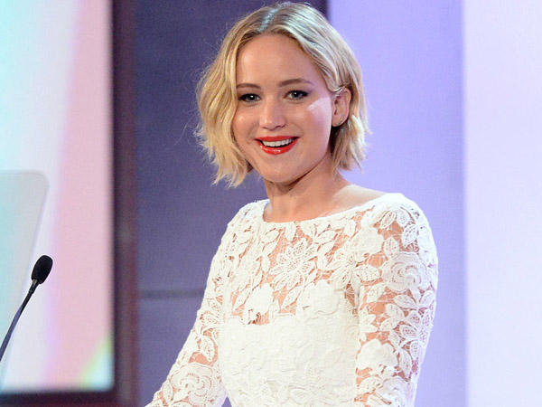 Selamat! Jennifer Lawrence Dianugrahi Entertainer of the Year 2015