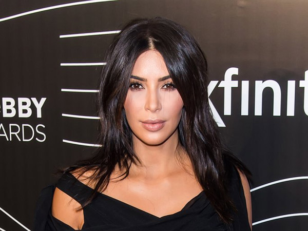 Pasca Dirampok, Kim Kardashian Curigai ‘Orang Dalam’ Sebagai Tersangka?
