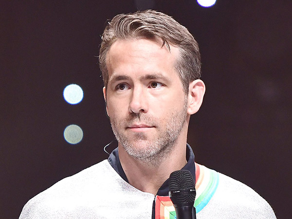 Dikira Donald Trump, Ryan Reynolds Sukses Kejutkan Publik Nyanyi di 'King of Masked Singer'