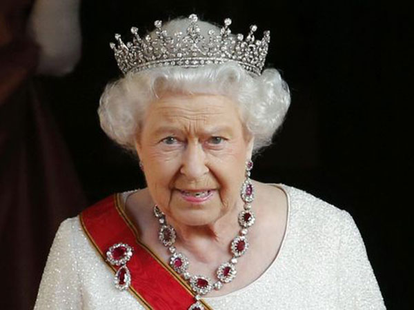 Pertama Kali Seumur Hidup Ratu Elizabeth Posting Foto ke Instagram