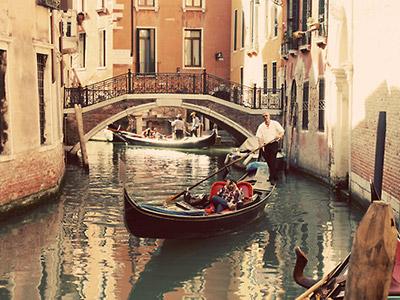 Gondola di Venesia Kini Hanya Beroperasi di Malam Hari