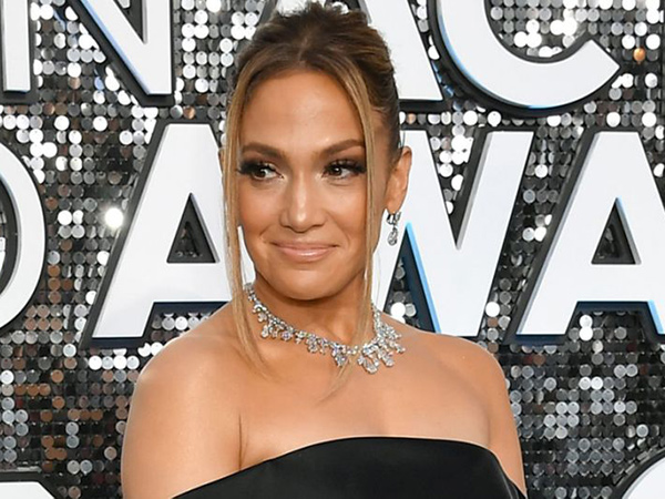 Videonya Viral, Jennifer Lopez Tinggal di Rumah 'Parasite'?