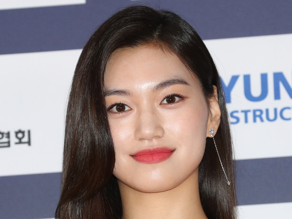 Kim Doyeon Weki Meki Positif COVID-19