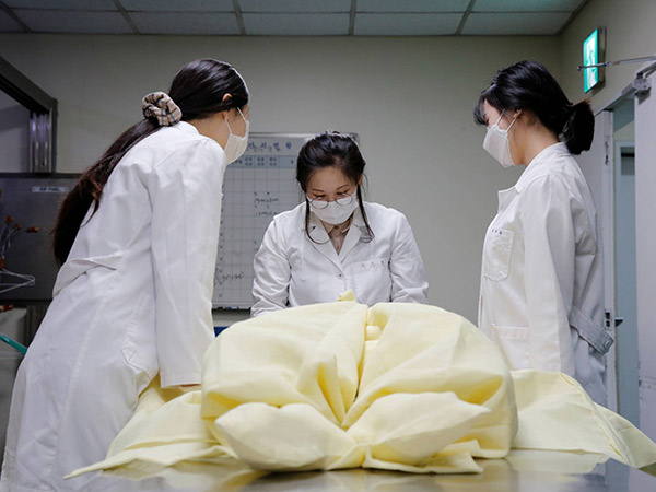 Semakin Banyak Wanita di Korea Selatan Berprofesi Sebagai Pengurus Mayat