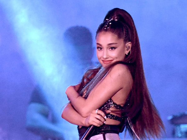 Tato Bahasa Jepang di Tangan Ariana Grande Salah Ejaan, Artinya Malah Bikin Ngakak