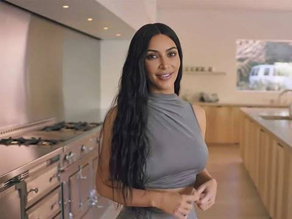 Kim Kardashian Pamer Dapur Mewah Mirip Supermarket, Netizen Heboh