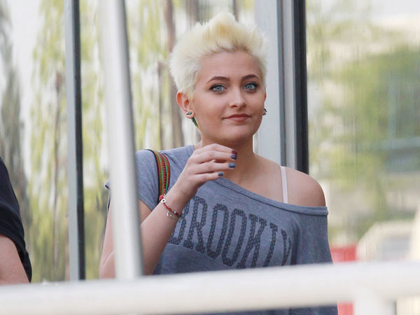 Ayahnya Dikalahkan Kanye West, Ini Reaksi Paris Jackson