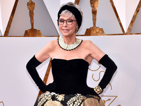 Wow, Aktris Senior Rita Moreno Kenakan Gaun 56 Tahun Lalu di Oscars 2018!