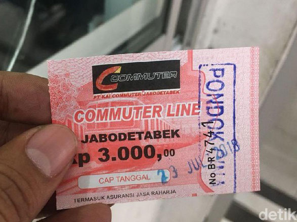 Pemberlakuan Tiket Kertas Dianggap Tidak Efektif, Para Penumpang KRL Mengeluh