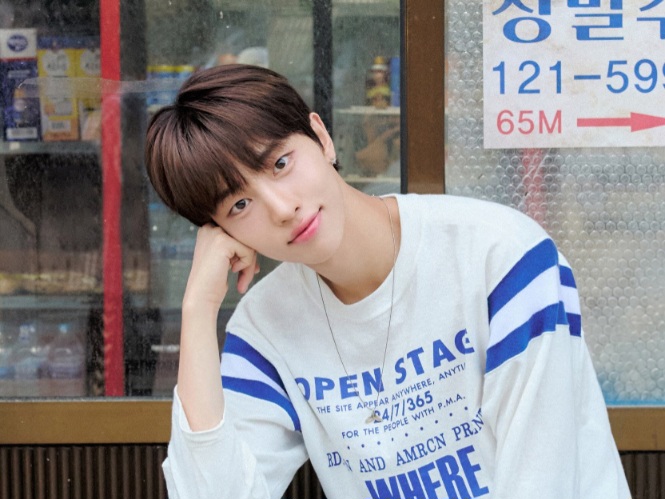 Lee Hyeop DRIPPIN Alami Patah Tulang Rusuk Akibat Terjatuh