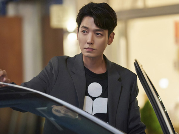 Jung Kyung Ho Jadi Profesor Matematika Menawan di Drama Crash Course in Romance