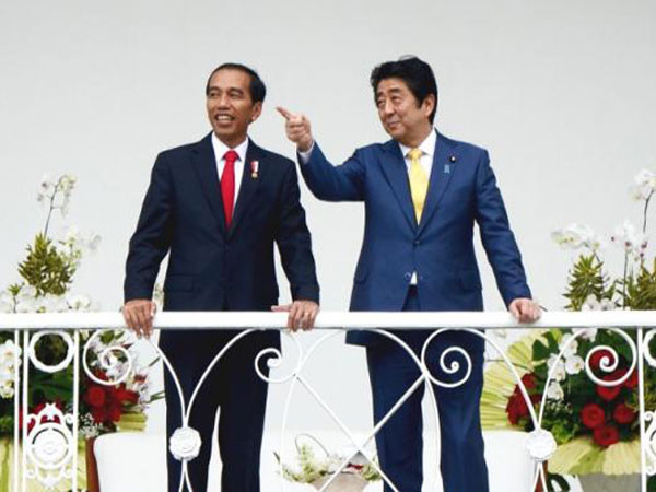 Disambut Manis di Istana Bogor, PM Jepang Shinzo Abe Justru Terpesona Rusa dan Anak Indonesia?