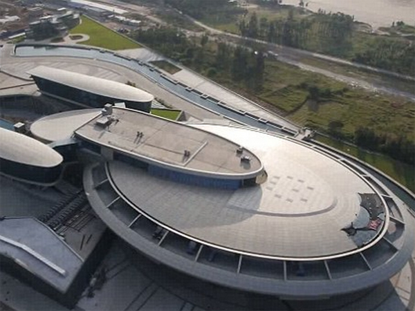 Keren! Kantor Ini Dibangun Persis Seperti Starship Enterprise di Star Trek!