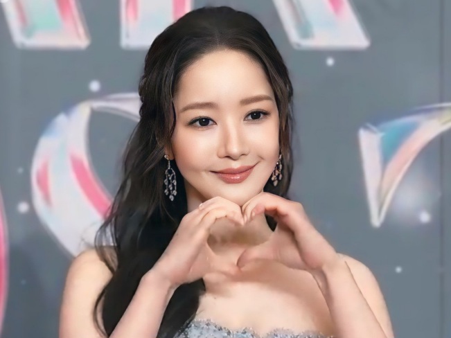 Park Min Young Berpisah dengan Hook Entertainment Setelah 3 Tahun