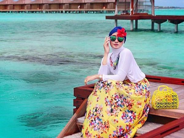 Tetap Modis Saat Liburan ke Pantai dengan Referensi Hits Mix and Match 'Wajib' Ini