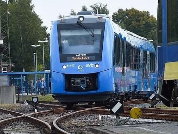 Asyik, Kereta Hidrogen Pertama Asia Ini Tak Perlu Bangun Rel Lagi di Indonesia!