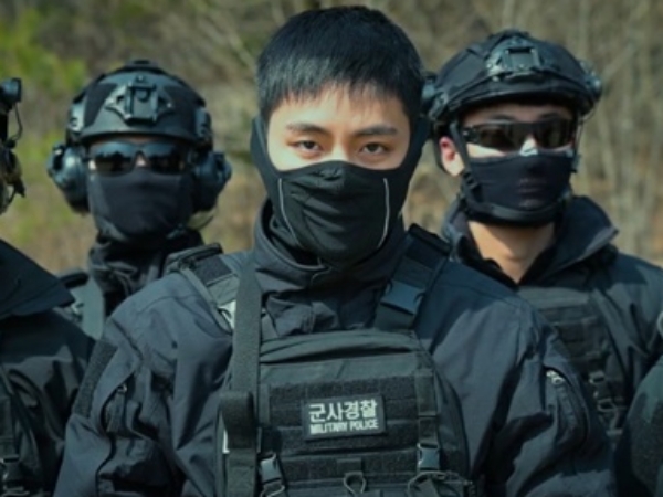 V BTS Tampil Gagah dalam Video Promosi Militer