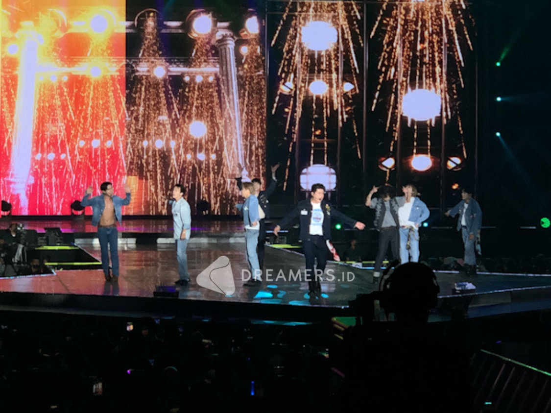Super Junior Suguhkan Penampilan Penuh Enerji di Konser Super Show 9 in Jakarta