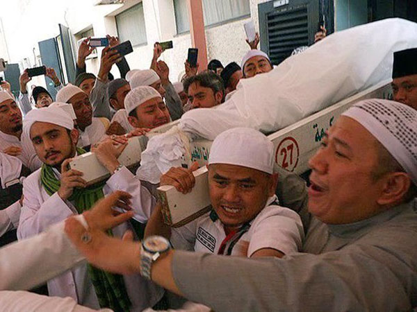 Di Mekkah dan Selasa, Mbah Moen Sudah Prediksi dan Sampaikan Keinginannya Saat Wafat?