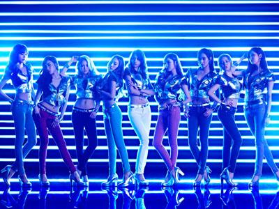 SNSD Tampil Colorful dan Serba Metalik dalam 'Galaxy Supernova'