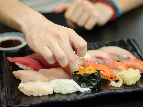 Ternyata Ada Orang Jepang Jijik Makan Sushi Buatan Tangan