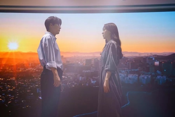 Yoon Kye Sang dan Seo Ji Hye Ungkap Rasanya Reuni di Drama Baru Setelah 17 Tahun