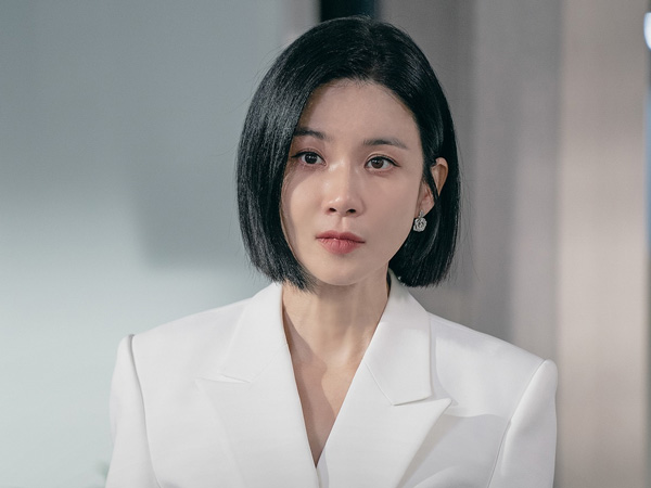 Lee Bo Young Jadi Wanita Karir di Drama 'Agency'