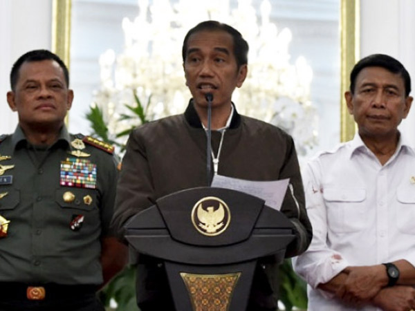 Jadi Viral di Kalangan Netizen, Inikah Arti Dari 'Pakaian Santai' Bomber Jacket Jokowi?