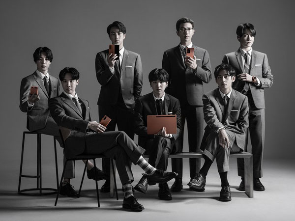 BTS Tampil Super Classy di Foto Promosi Perangkat Samsung Terbaru