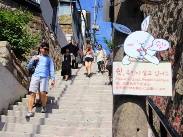 Terganggu dan Berisik Oleh Wisatawan, Objek Wisata di Desa Korea Ini Dirusak Warga Sendiri!