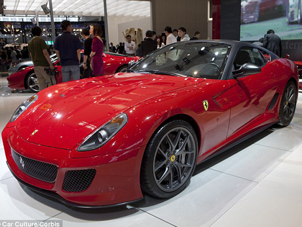 Duh, Supir Valet Ini Menabrakkan Sendiri Mobil Ferrari Seharga 6 Miliar Rupiah!