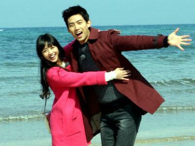 Taecyeon 2PM & Gui-Gui Pamer Kemesraan Dalam Cuplikan WGM Global