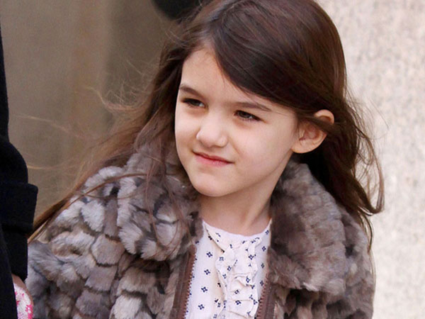 Tiga Tahun Dilupakan Sang Ayah, Suri Cruise Justru Asyik Dinner Bareng Teman-temannya