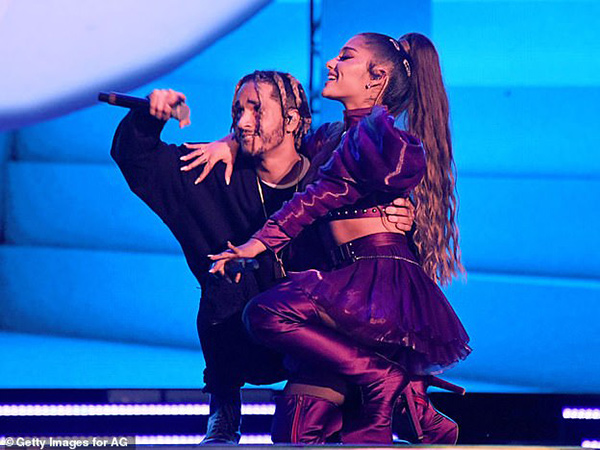 Belum Konfirmasi Pacaran, Ariana Grande Disebut Putus dengan Mikey Foster