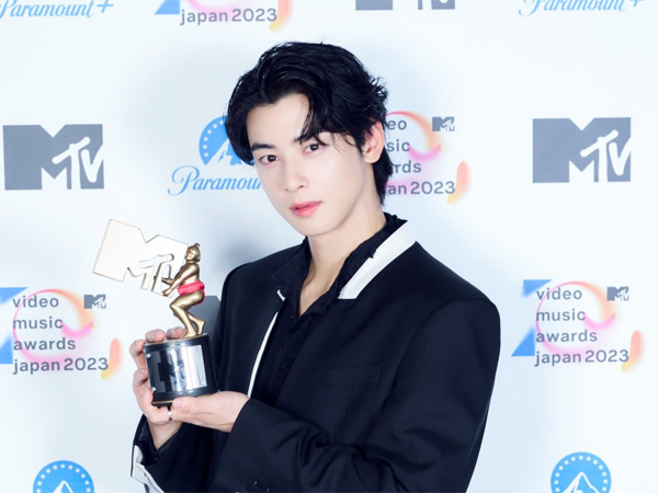 Cha Eun Woo Diakui Sebagai Global Icon di MTV VMA Jepang 2023