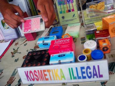 Cara Agar Tak Tertipu dengan Kosmetik Palsu