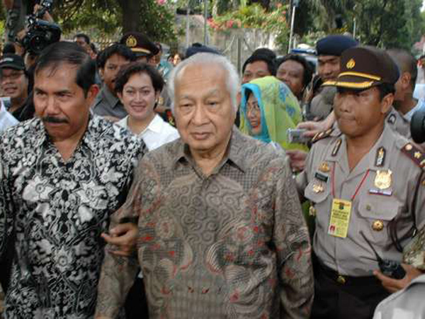 Menyalahgunakan Uang Yayasan, Keluarga Soeharto Dituntut 4.4 Triliun