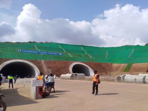 Tol Cisumdawu Hadirkan Terowongan Terpanjang di Indonesia