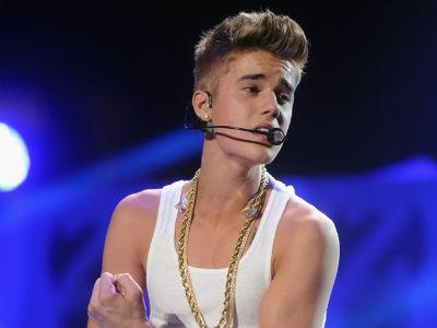 Dilempar Botol oleh Penonton, Justin Bieber Hentikan Konsernya Secara Mendadak!