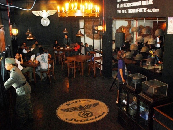 Kafe di Bandung Ini Berani Buat Tema Nazi