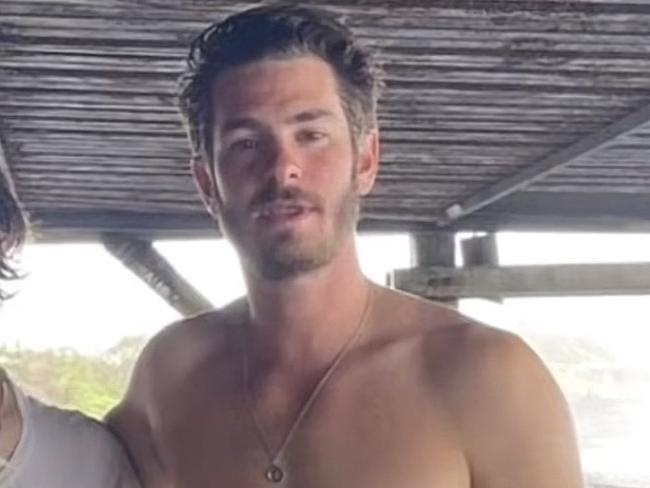 Viral Foto-Foto Andrew Garfield Berlibur ke Bali