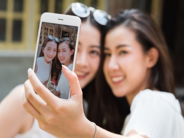 Jangan Sepelekan Buka Masker Walau Cuma Selfie di Tengah Pandemi