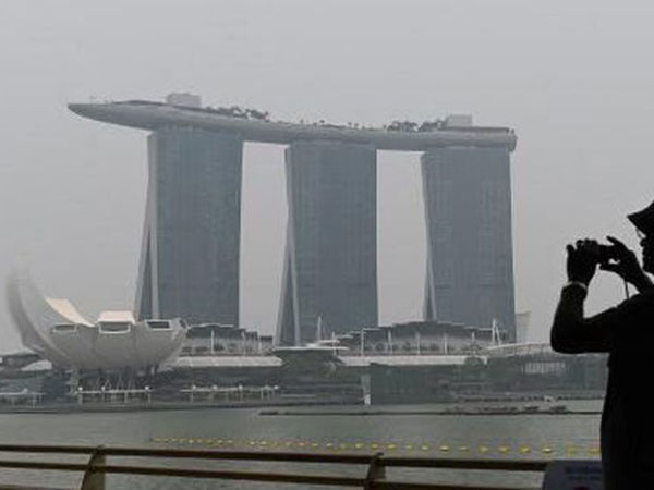 Mirisnya Pemandangan Marina Bay Sands Terkena Kabut Asap Dari Indonesia, Apa Kabar F1 Singapura?